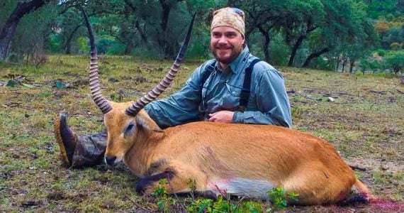 Red lechwe hunts